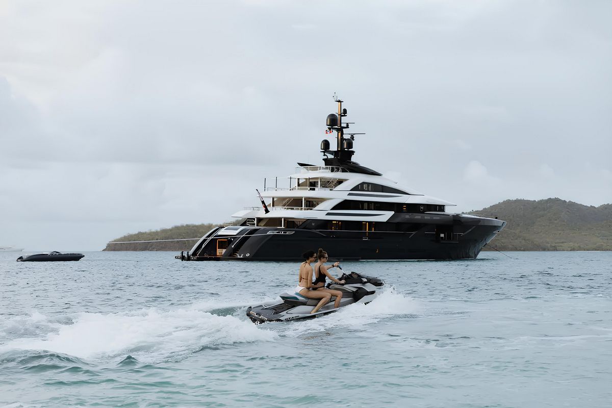 RESILIENCE yacht
