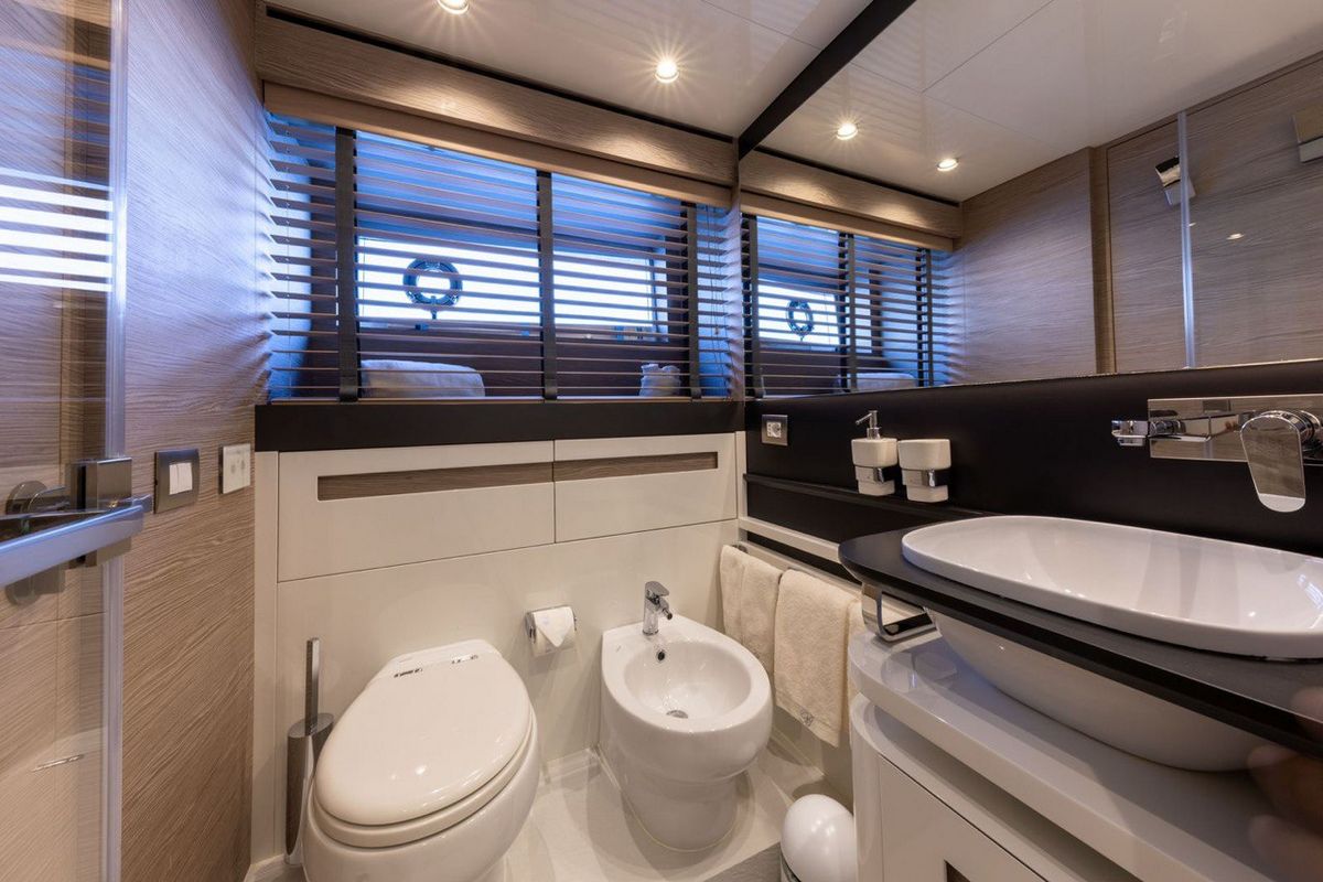 UILIA yacht
