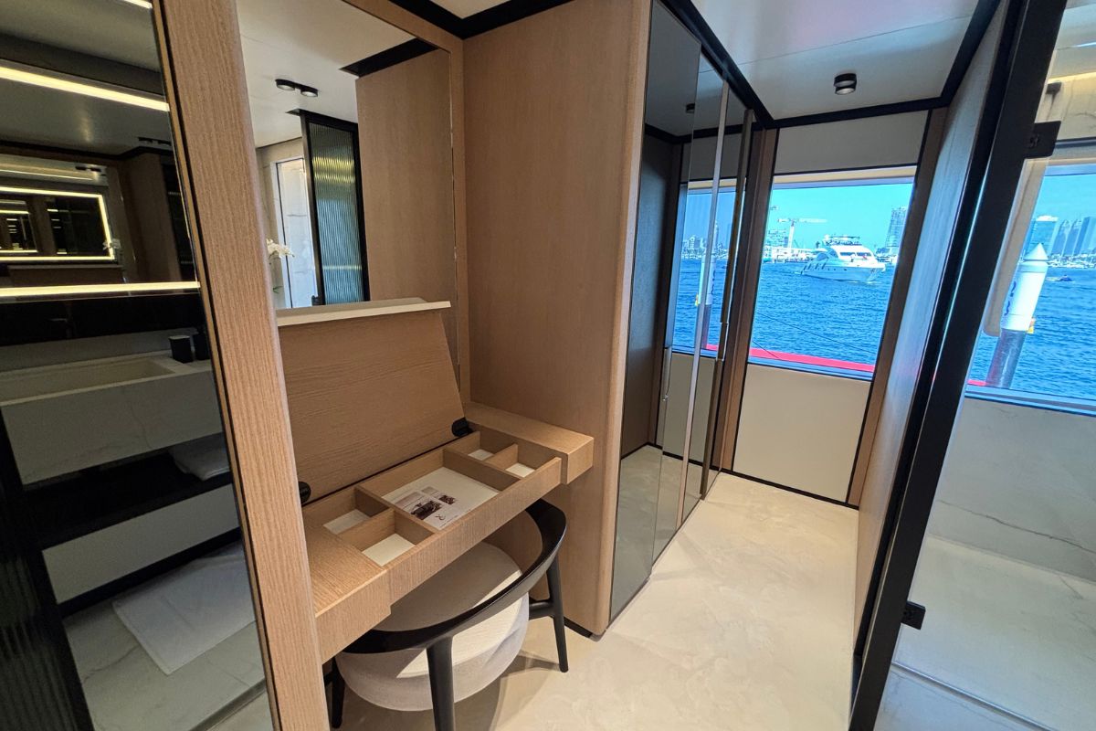 MAJESTY 112 TERRACE yacht