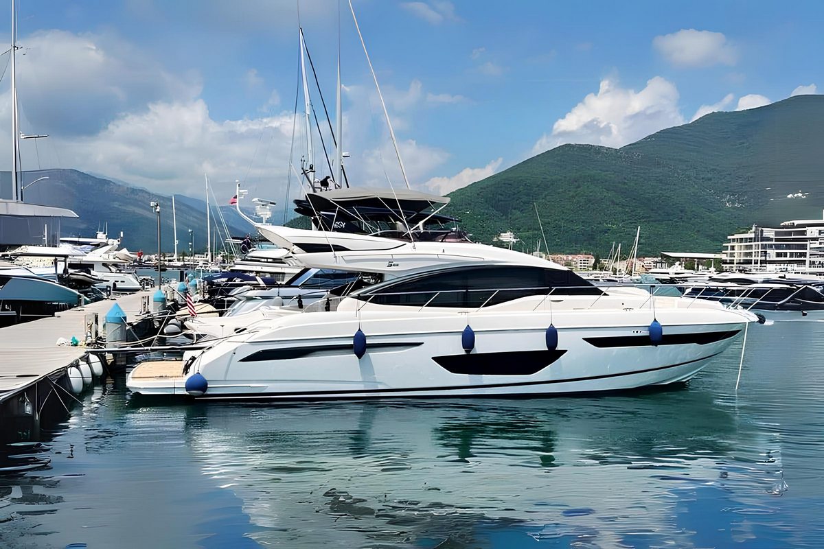 PRINCESS S65 yacht