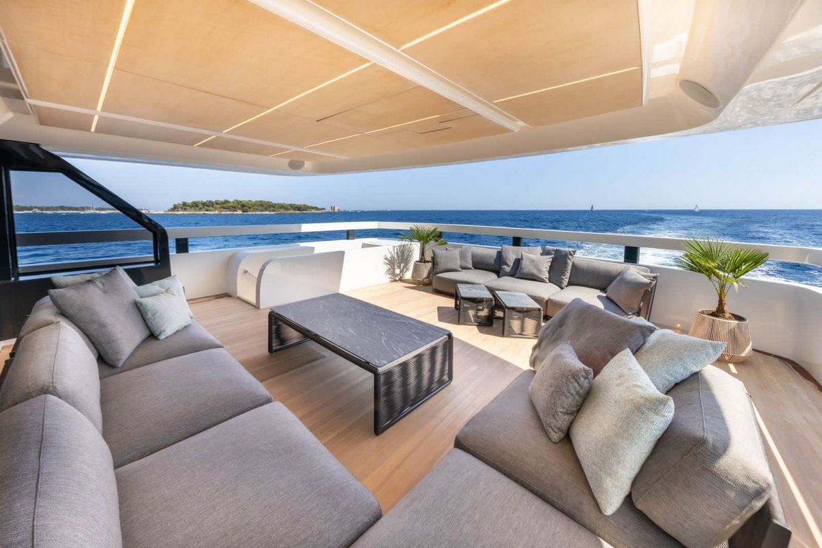 UILIA yacht