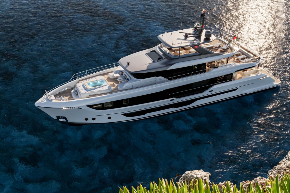 MAJESTY 112 TERRACE yacht