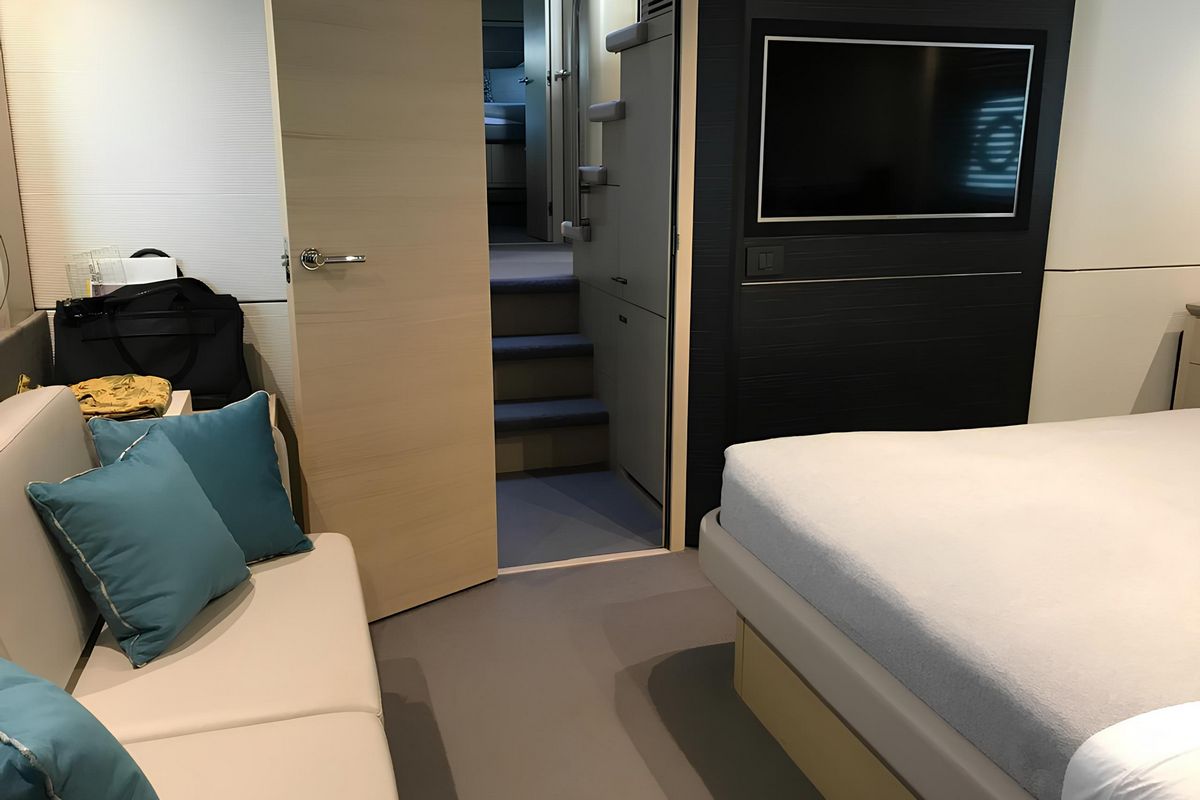 PRINCESS S65 yacht