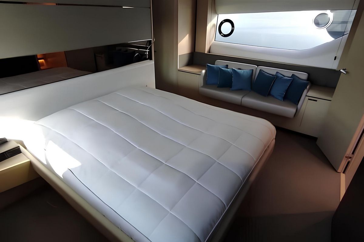 PRINCESS S65 yacht