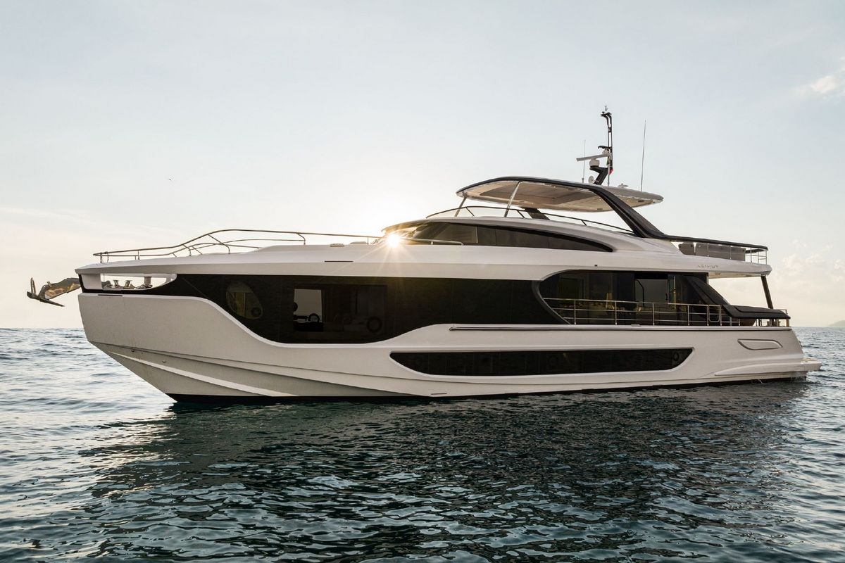 AZIMUT GRANDE 26 M yacht