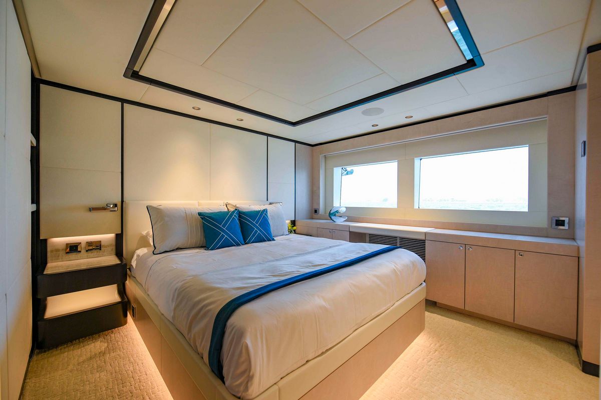 MAJESTY 120 yacht
