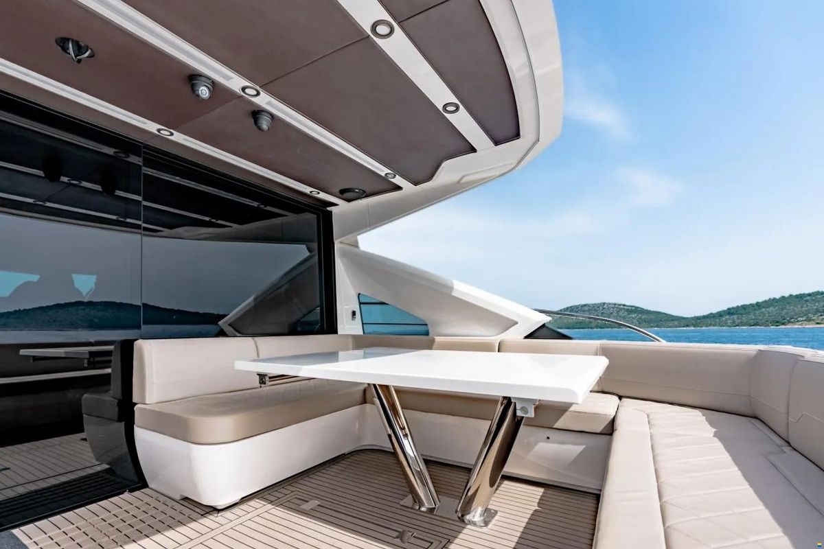 FAIRLINE 65 GTO yacht