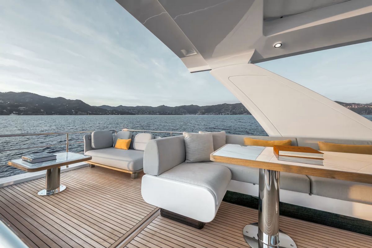 AZIMUT 60 FLY yacht