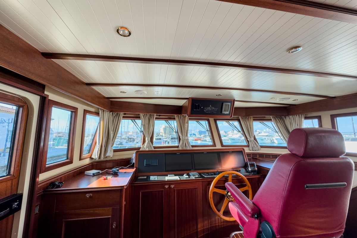 DE ALM DELFINO 60 yacht