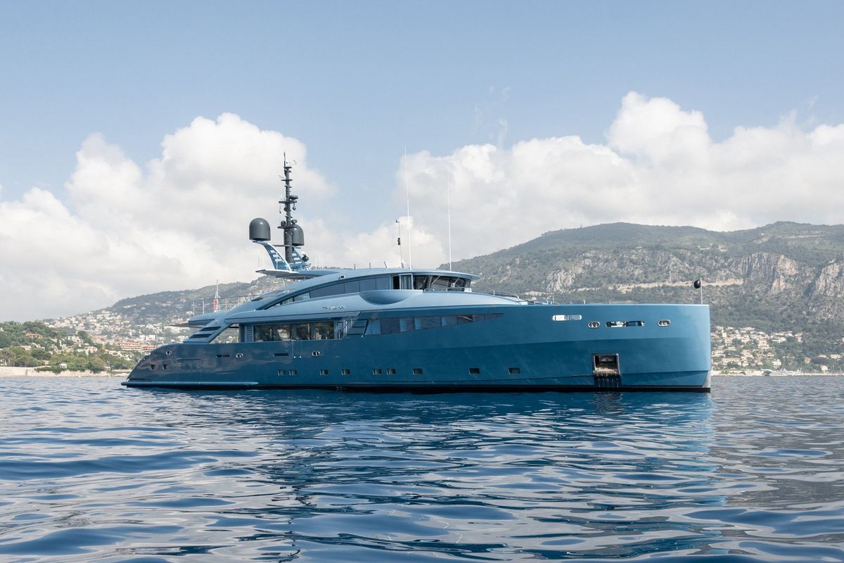 QUEEN ALLA yacht