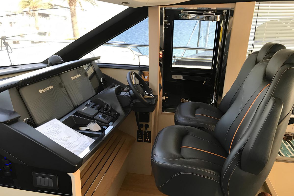 PRINCESS S65 yacht