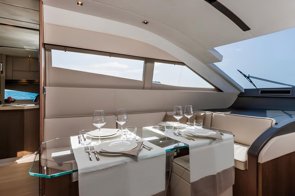 DOMINATOR 640 S yacht
