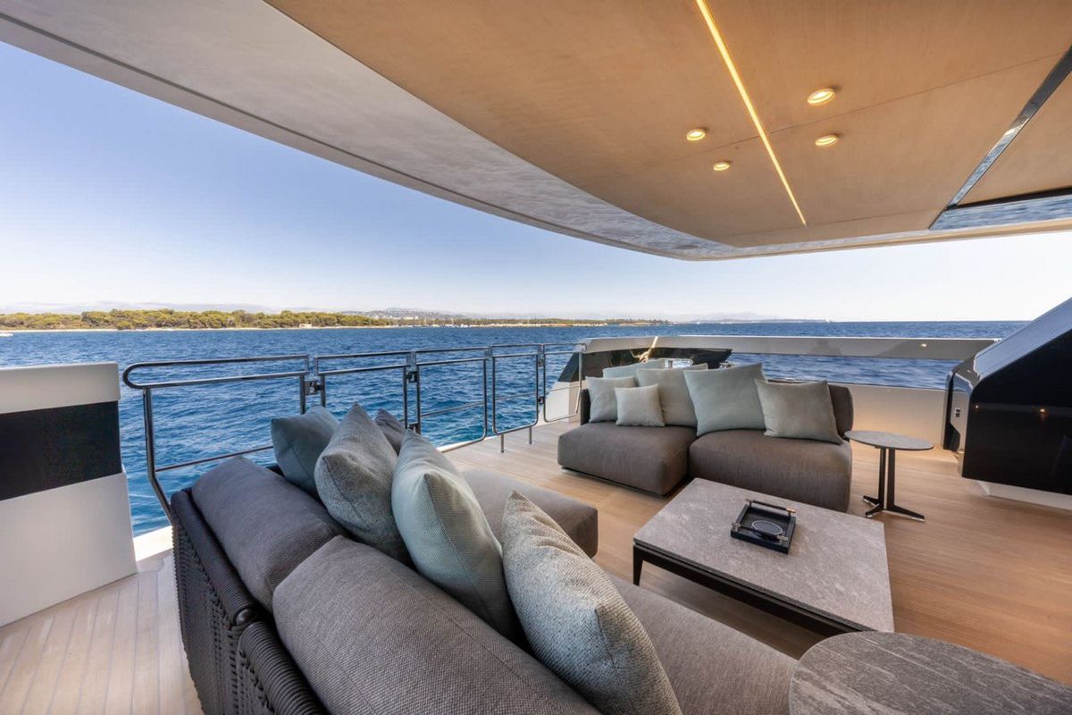UILIA yacht