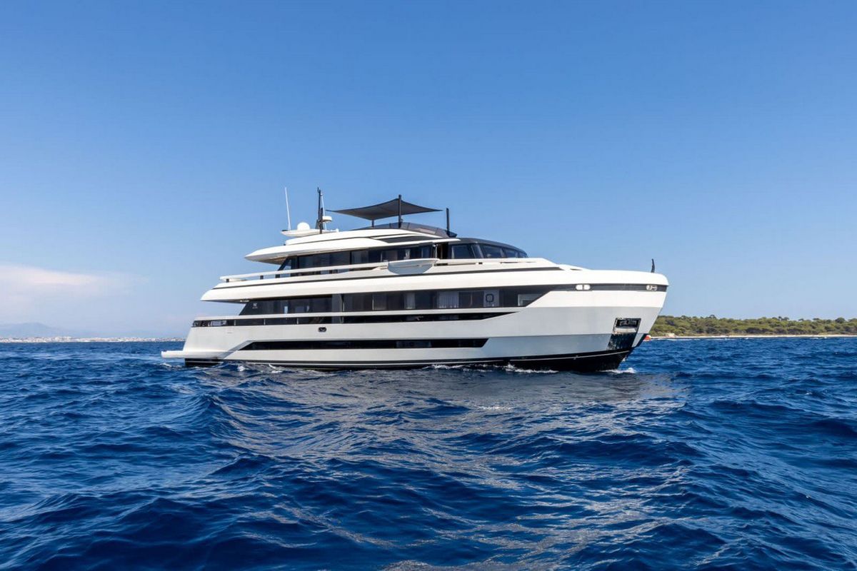 UILIA yacht