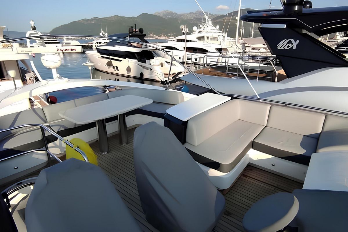 PRINCESS S65 yacht