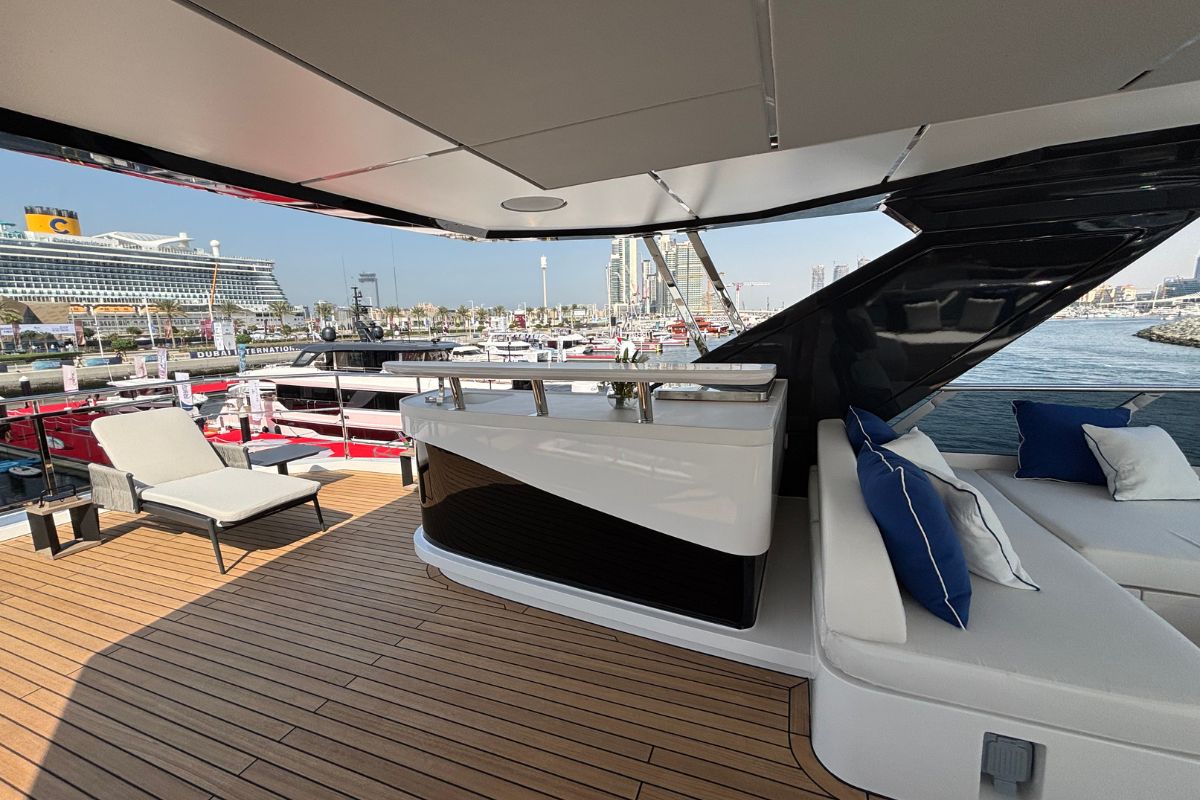MAJESTY 112 TERRACE yacht