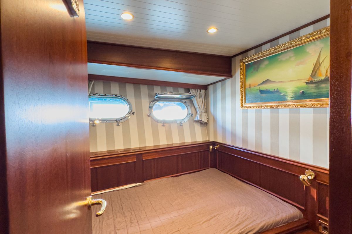 DE ALM DELFINO 60 yacht