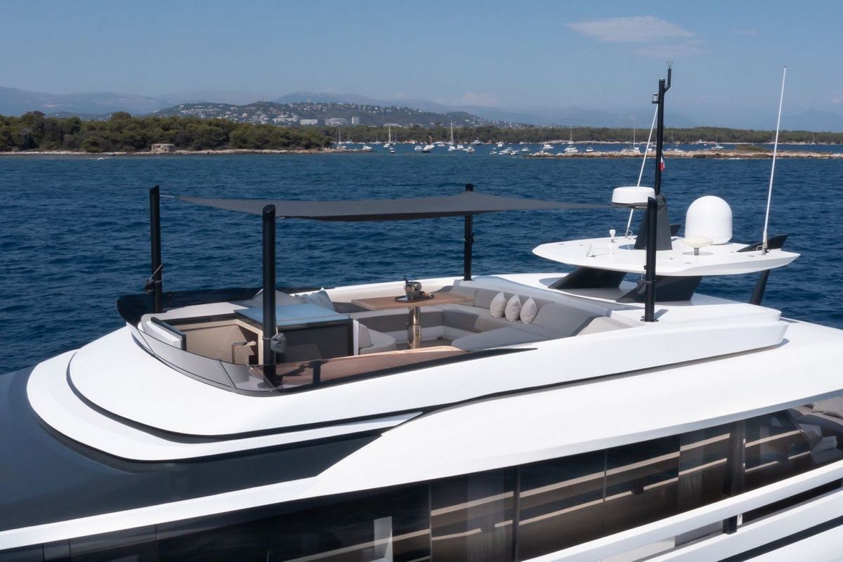 UILIA yacht