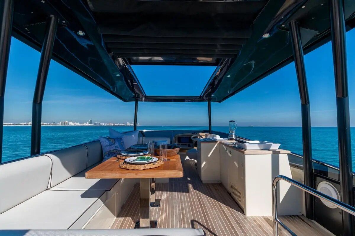 BENETEAU MC6 yacht