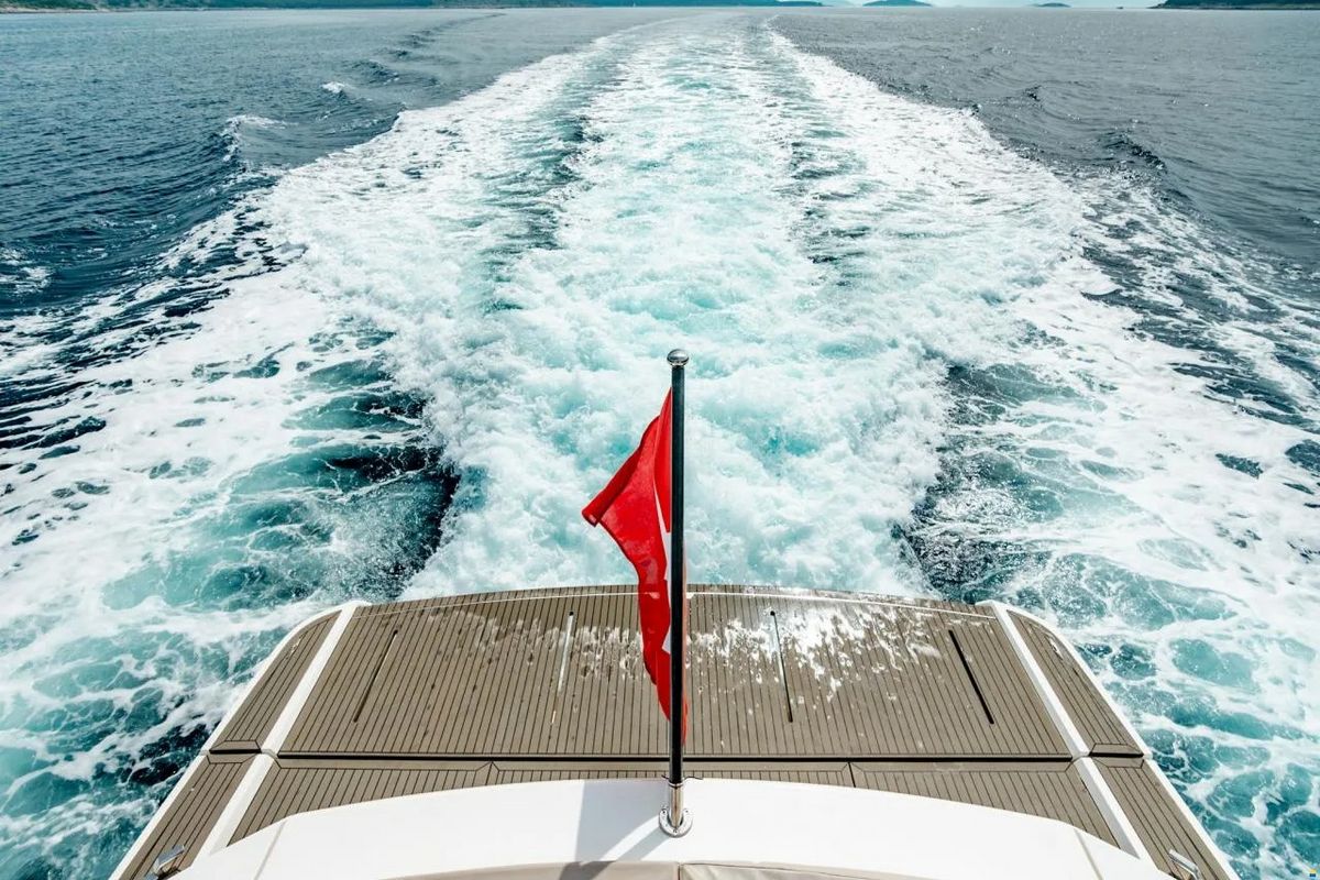 FAIRLINE 65 GTO yacht