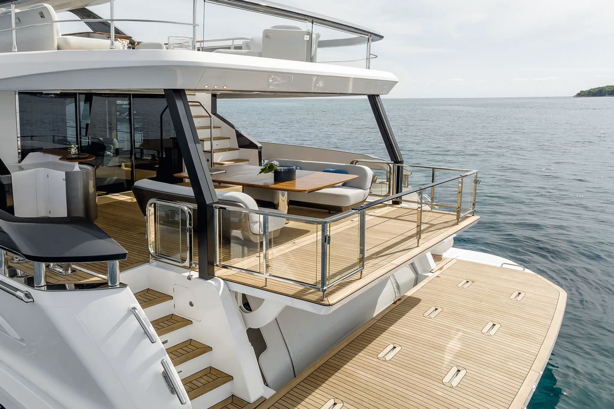 AZIMUT GRANDE 26 M yacht