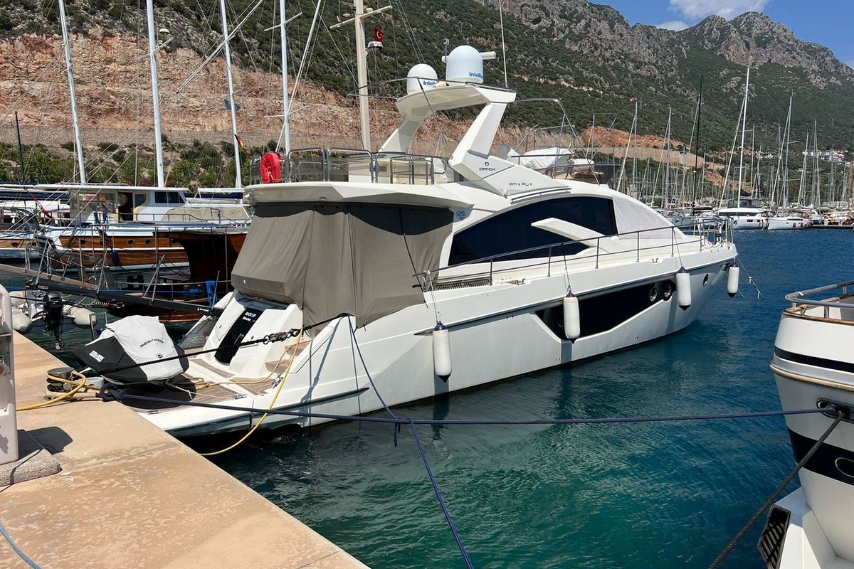 CRANCHI SIXTY 6 FLY yacht