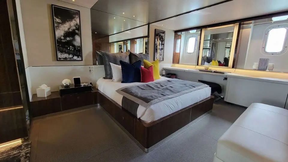 KNIGHT yacht