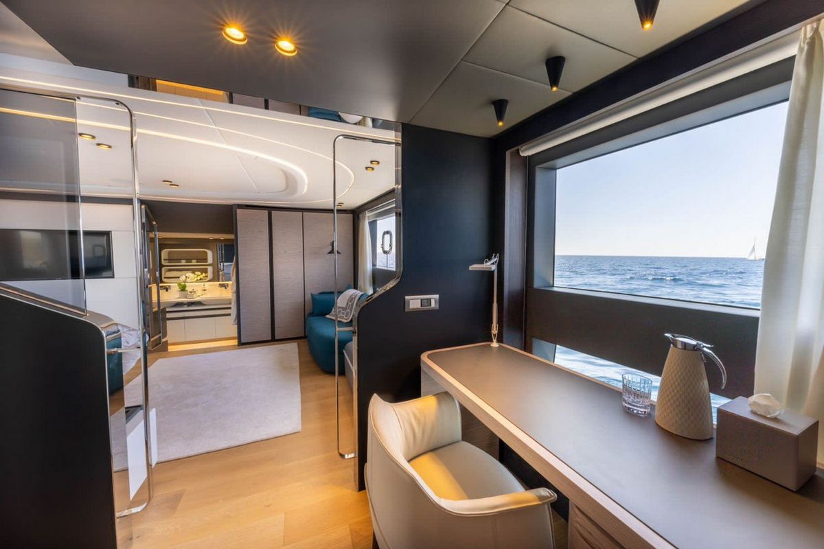 UILIA yacht