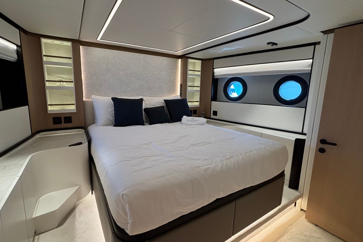 MAJESTY 112 TERRACE yacht