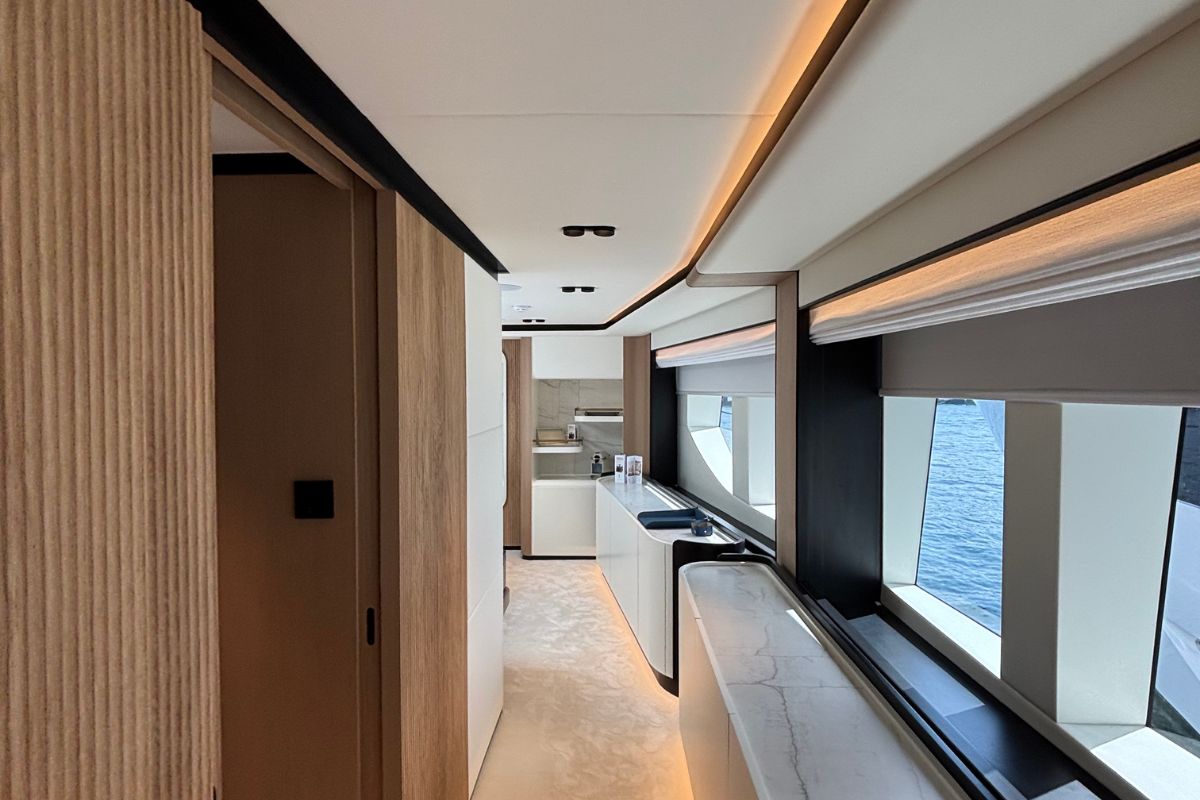 MAJESTY 112 TERRACE yacht