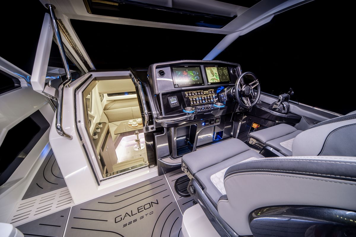 GALEON 325 GTO yacht