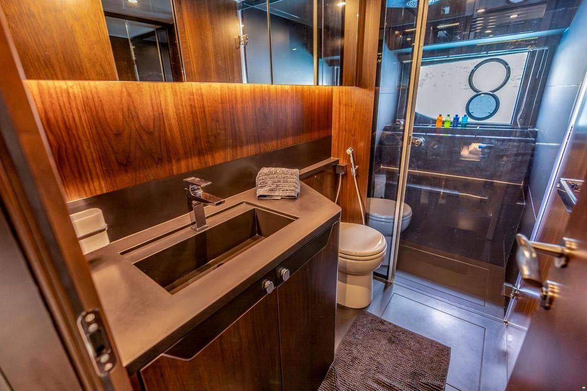 FAIRLINE 65 GTO yacht