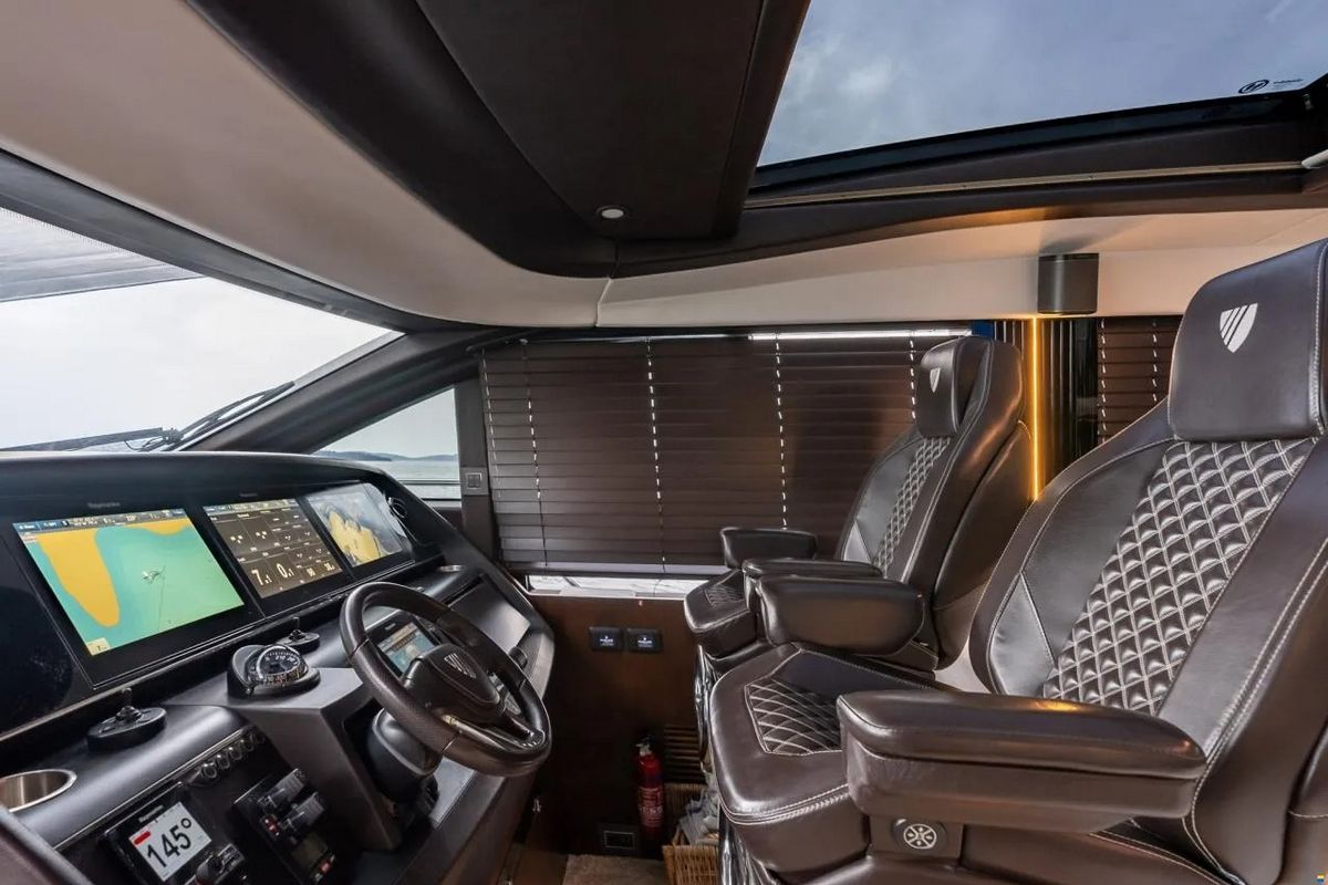 FAIRLINE 65 GTO yacht