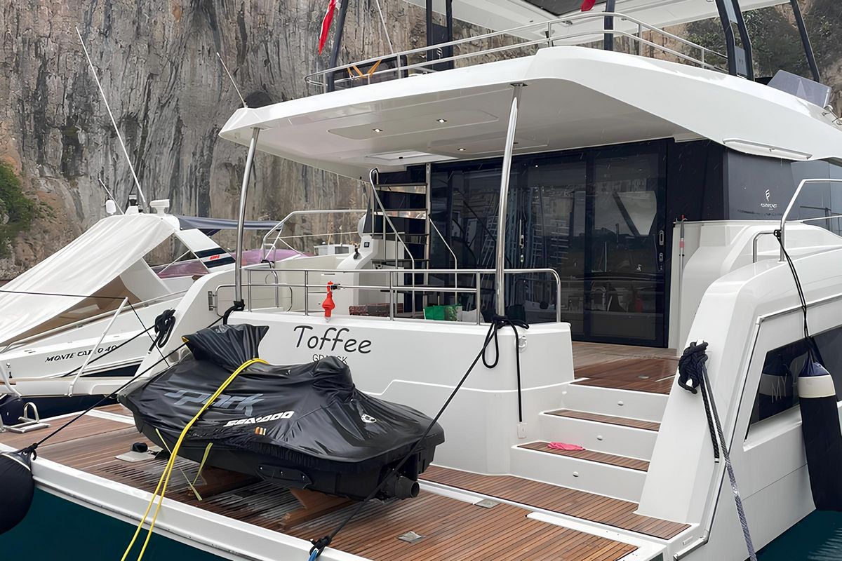 Fountaine Pajot My6 yacht