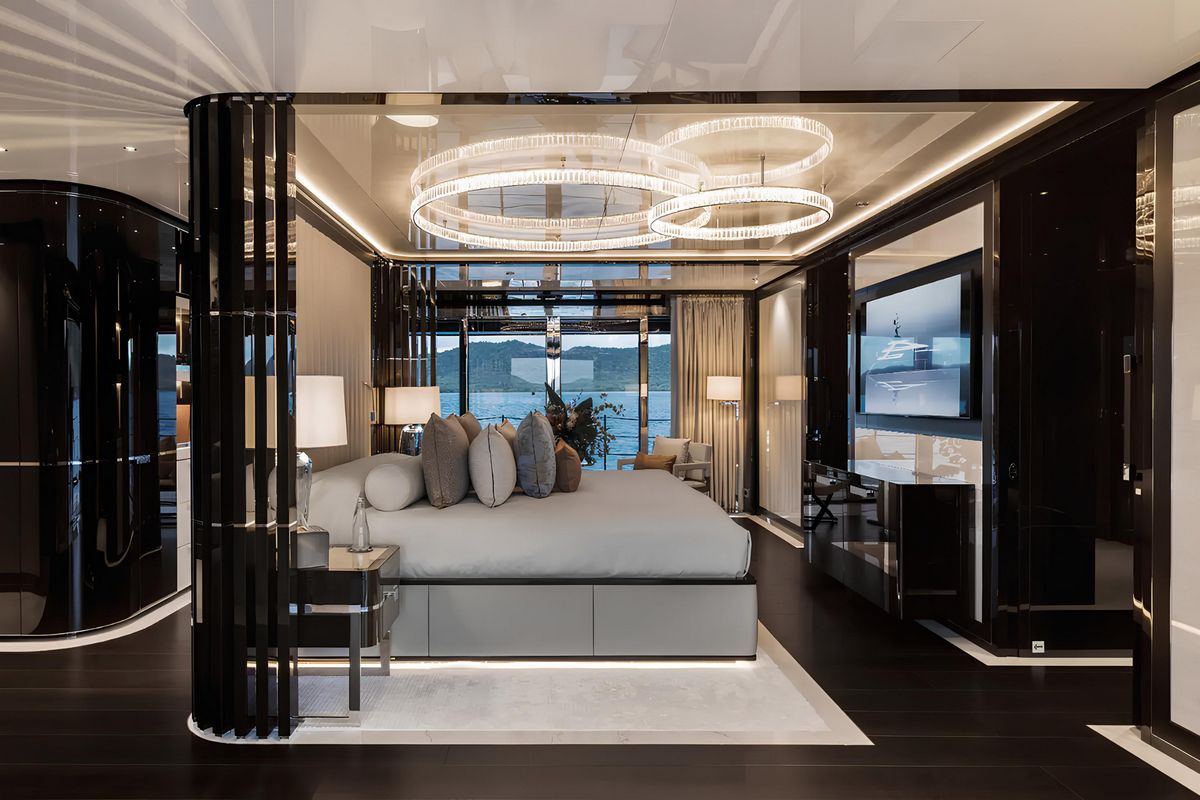 RESILIENCE yacht