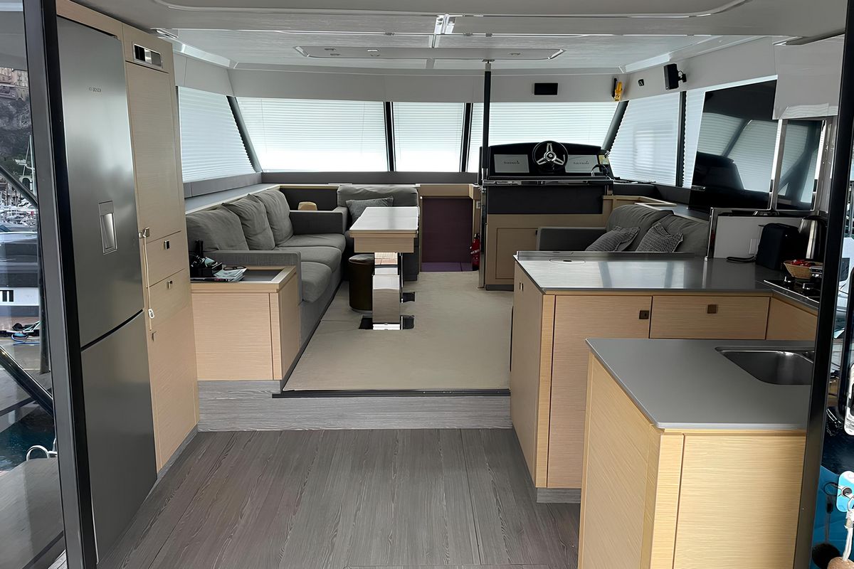 Fountaine Pajot My6 yacht