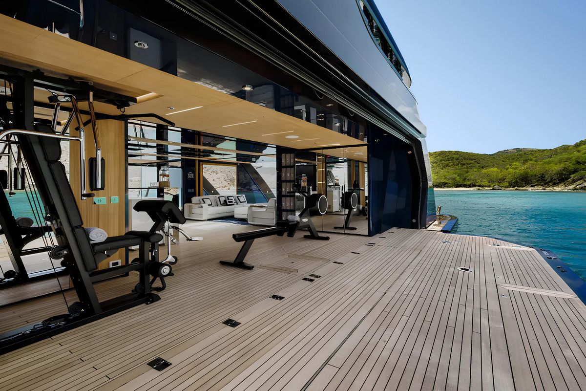 RESILIENCE yacht
