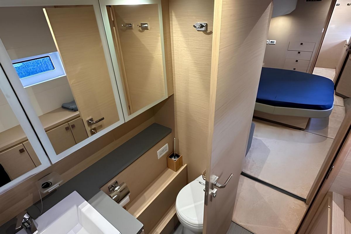 Fountaine Pajot My6 yacht