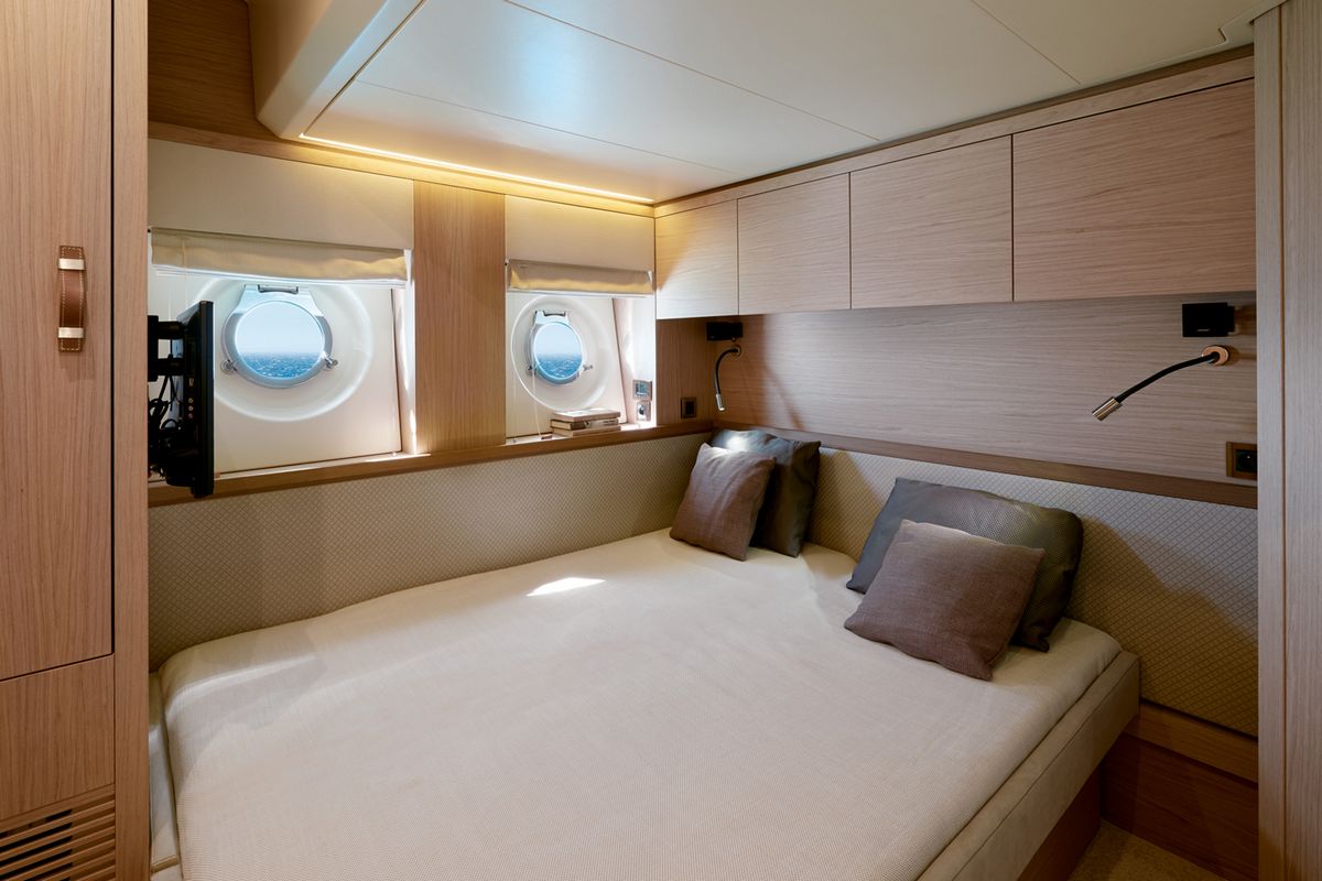 BENETEAU MC6 yacht
