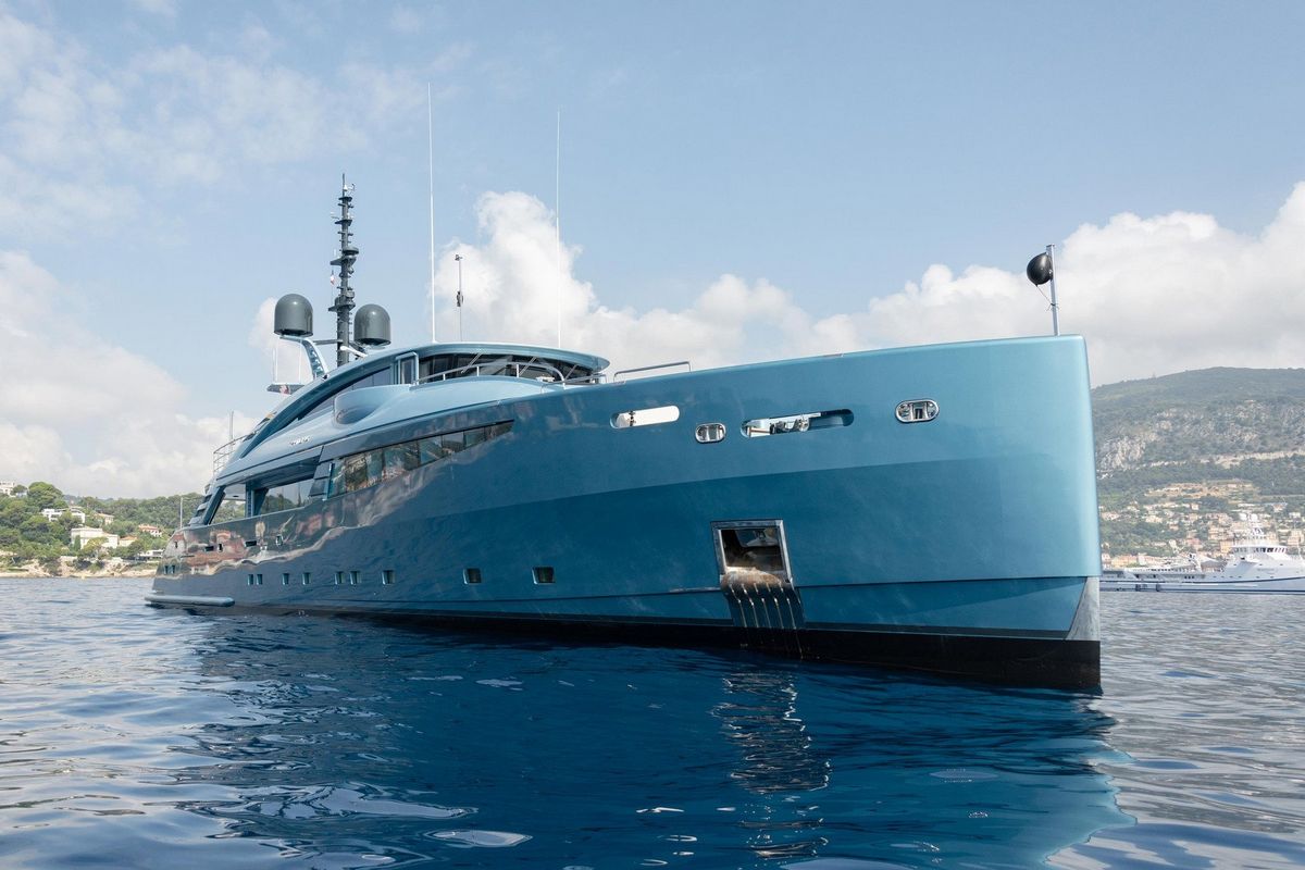 QUEEN ALLA yacht