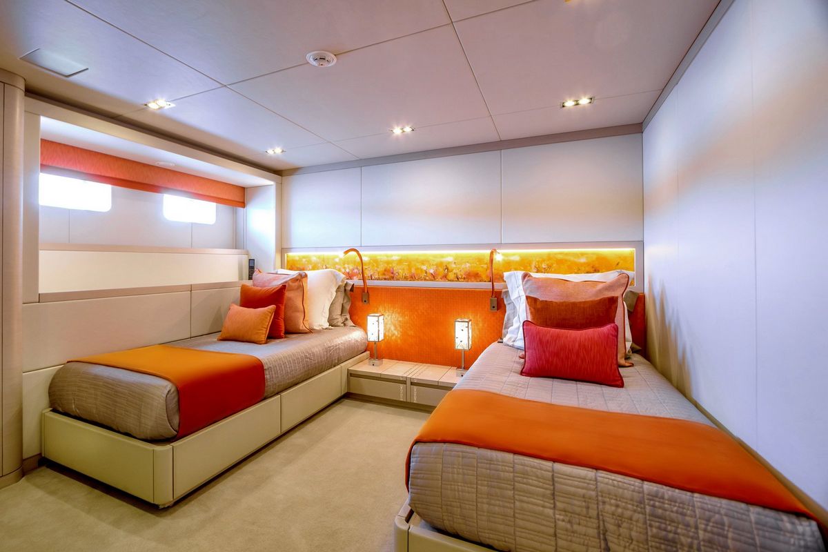 QUEEN ALLA yacht