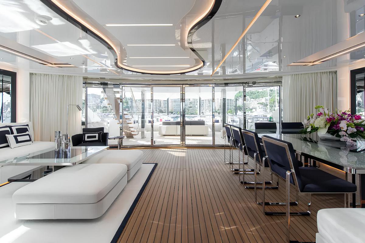 RESILIENCE yacht