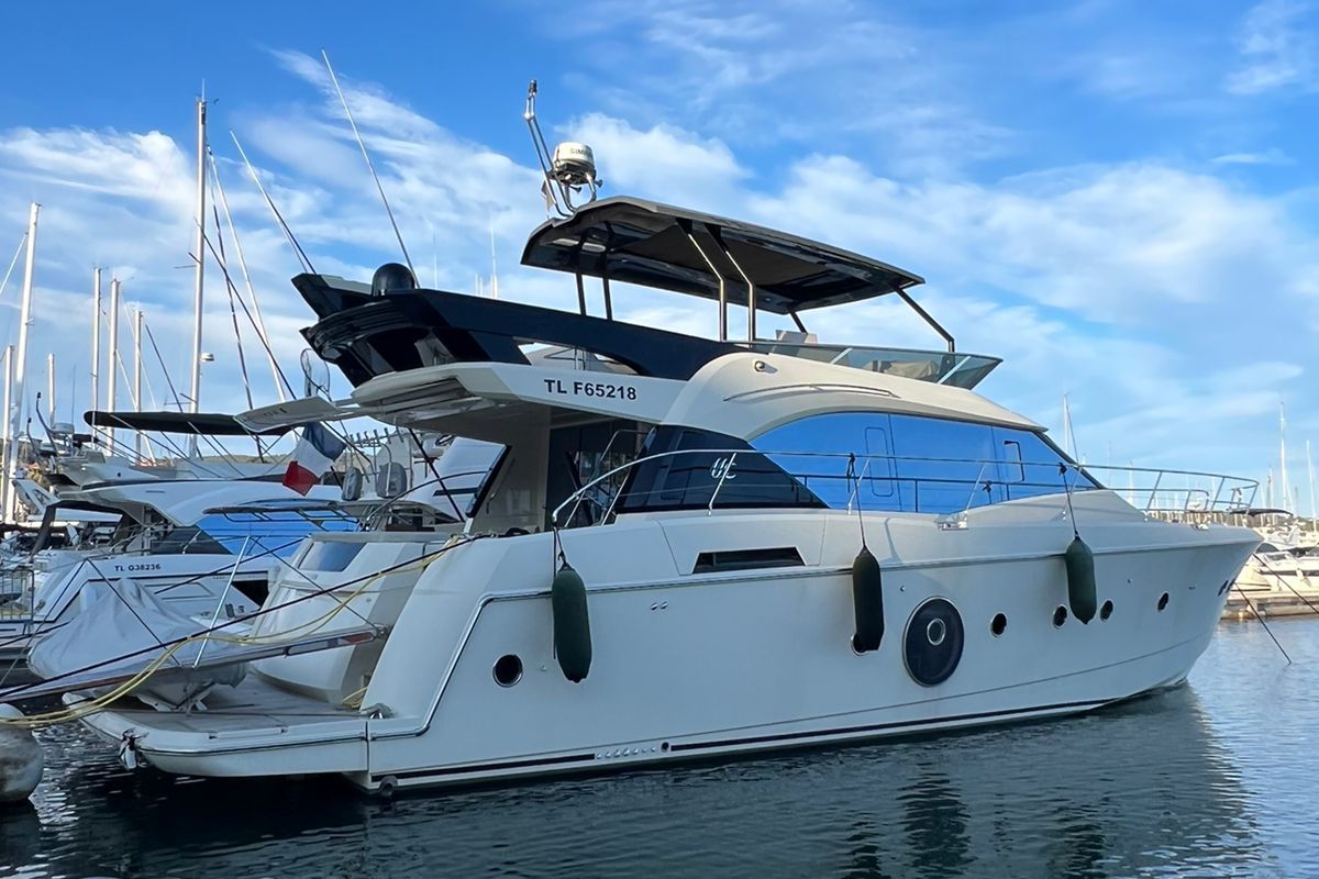 BENETEAU MC6 yacht