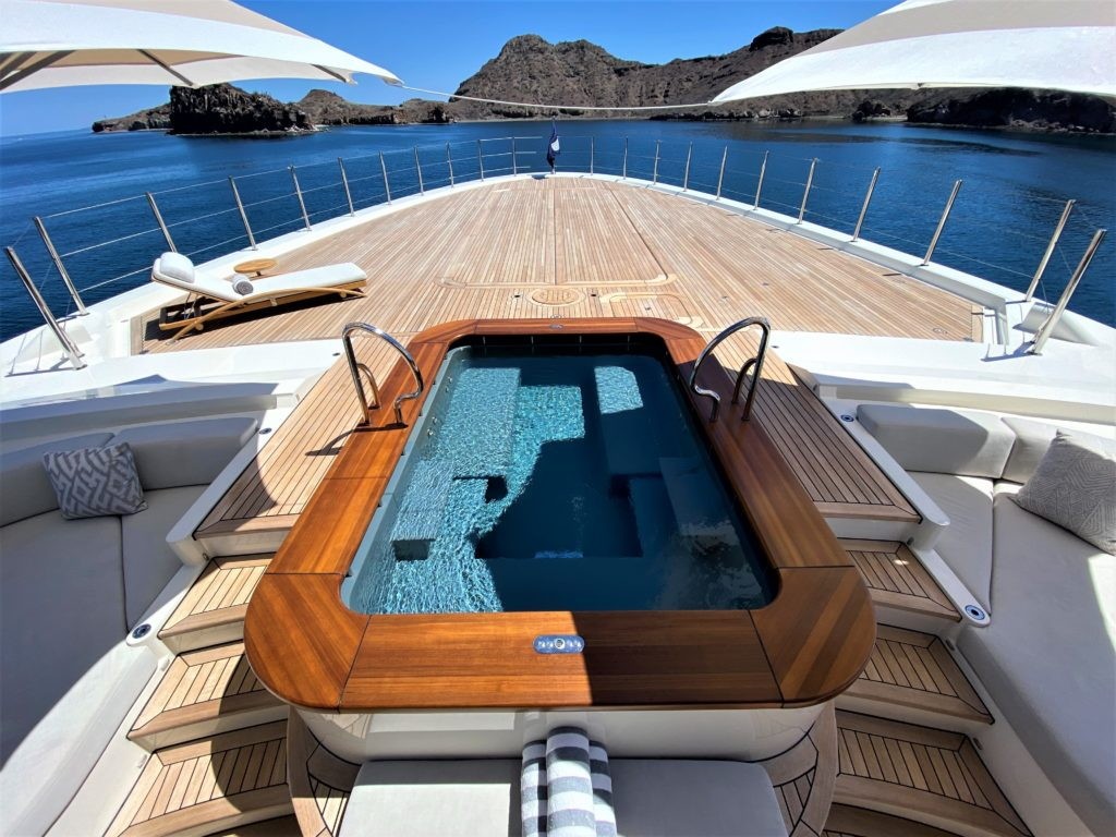 steven-spielbergs-151-million-seven-seas-superyacht-sold-now-becomes-man-of-steel_14.jpg steven-spielbergs-151-million-seven-seas-superyacht-sold-now-becomes-man-of-steel_14.jpg