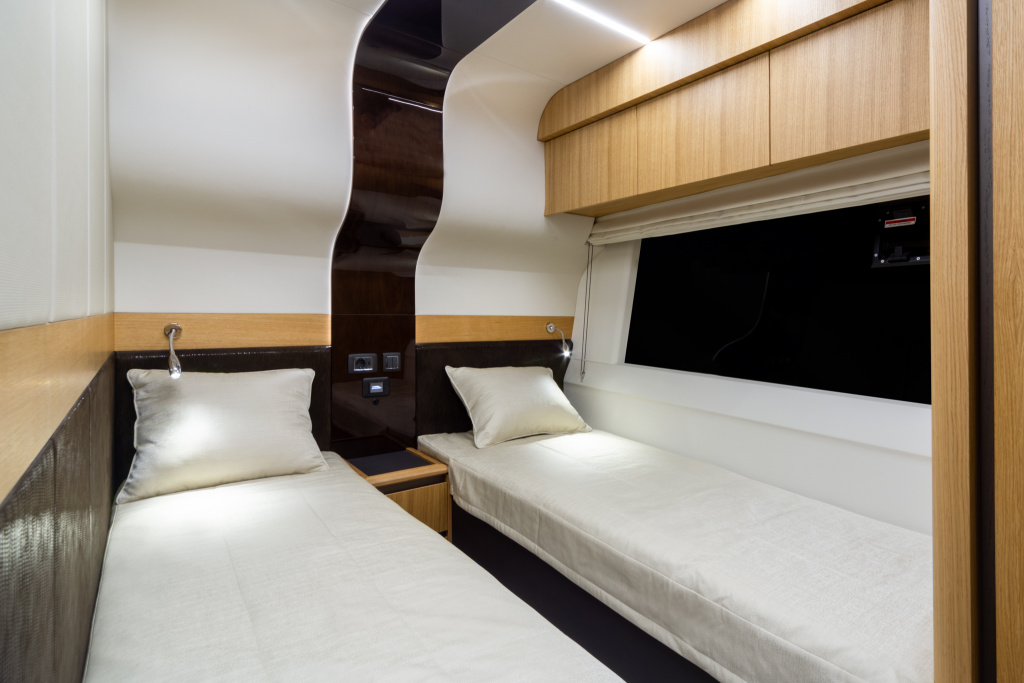 Galeon 680 int 17.jpg Galeon 680 int 17.jpg