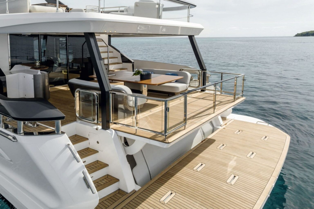 Azimut-Grande-26M-stern-lounge-1536x1025.jpg Azimut-Grande-26M-stern-lounge-1536x1025.jpg