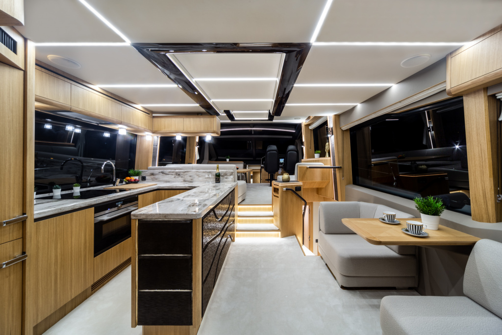 Galeon 680 int 32.jpg Galeon 680 int 32.jpg