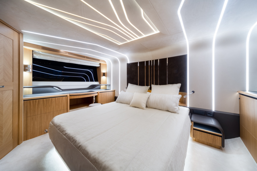 Galeon 680 int 01.jpg Galeon 680 int 01.jpg