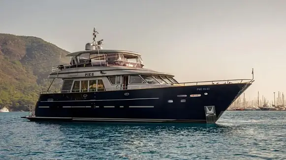 PIK II yacht