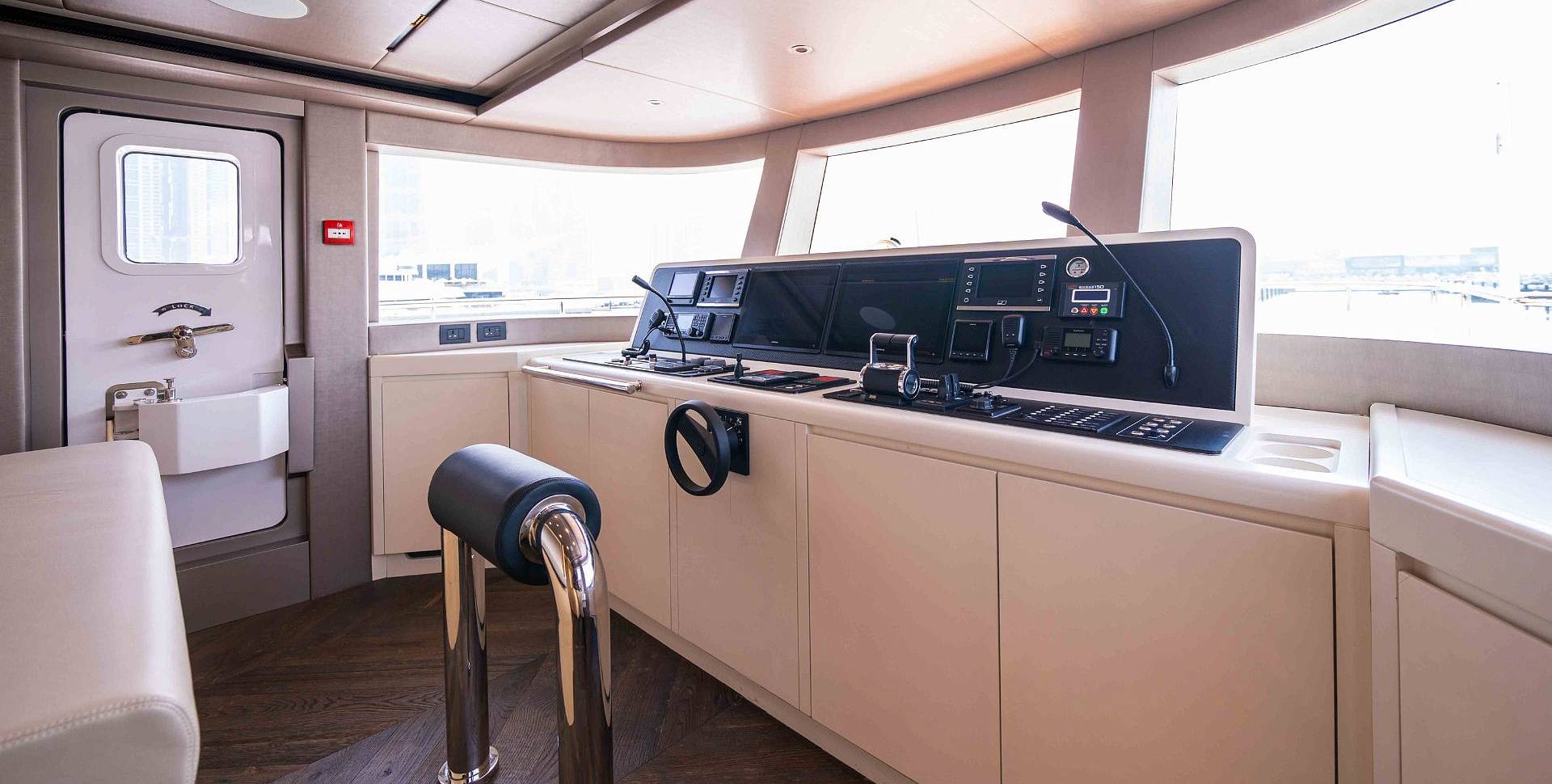 Nomad 101 yacht